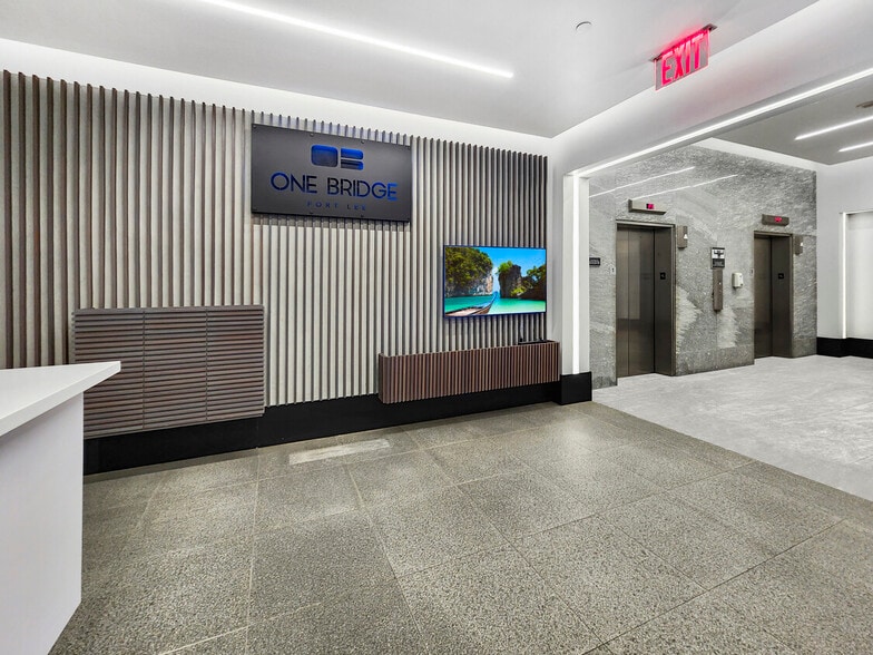 More Photos Of 1 Bridge Plz N, Fort Lee Office For Lease