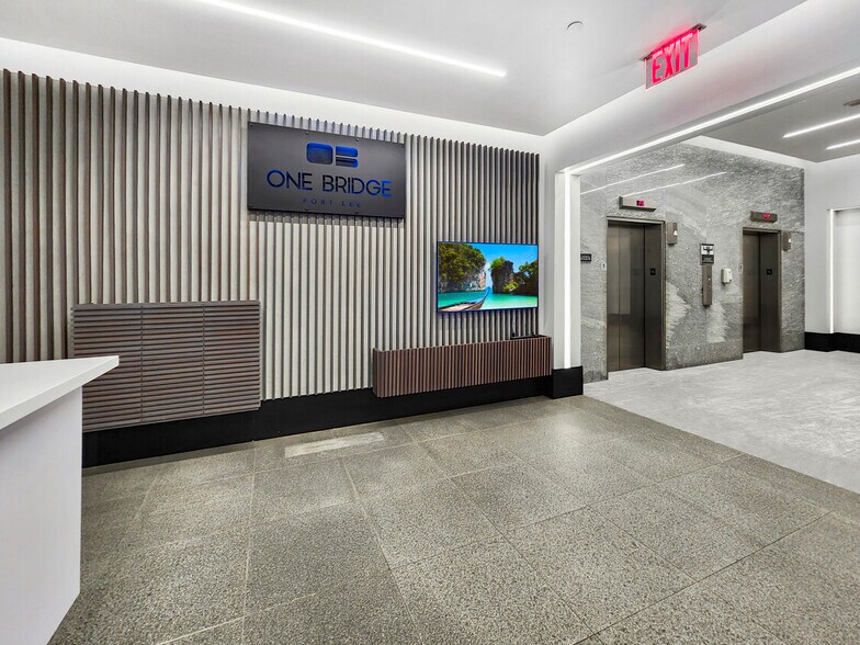 More Photos Of 1 Bridge Plz N, Fort Lee Office For Lease