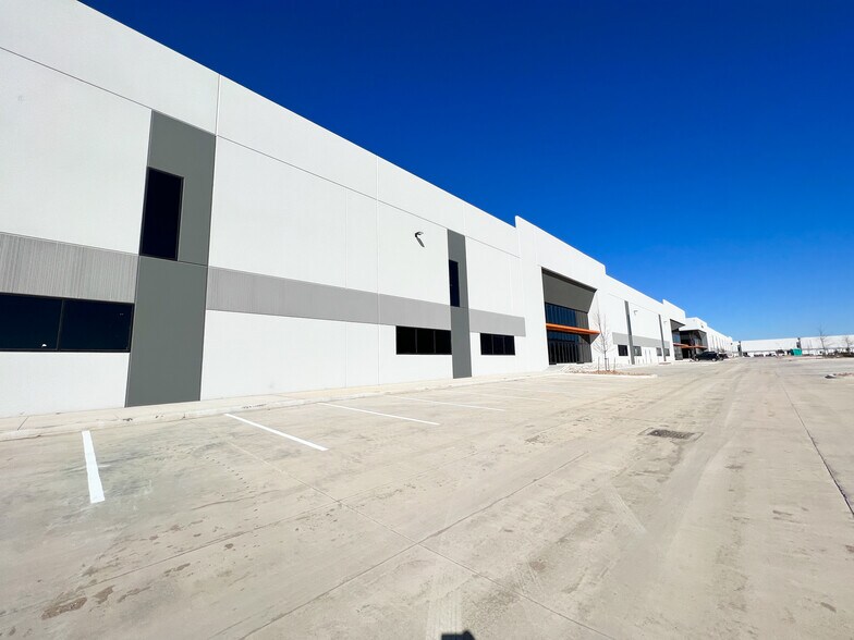 More Photos Of 11708 McAngus Rd, Del Valle Warehouse For Lease