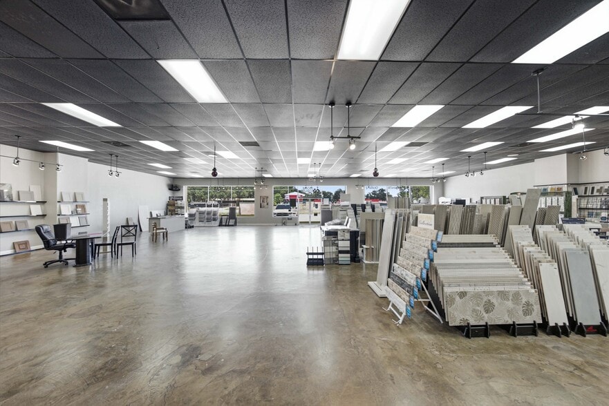 More Photos Of 2205 E Edgewood Dr, Lakeland Freestanding For Lease