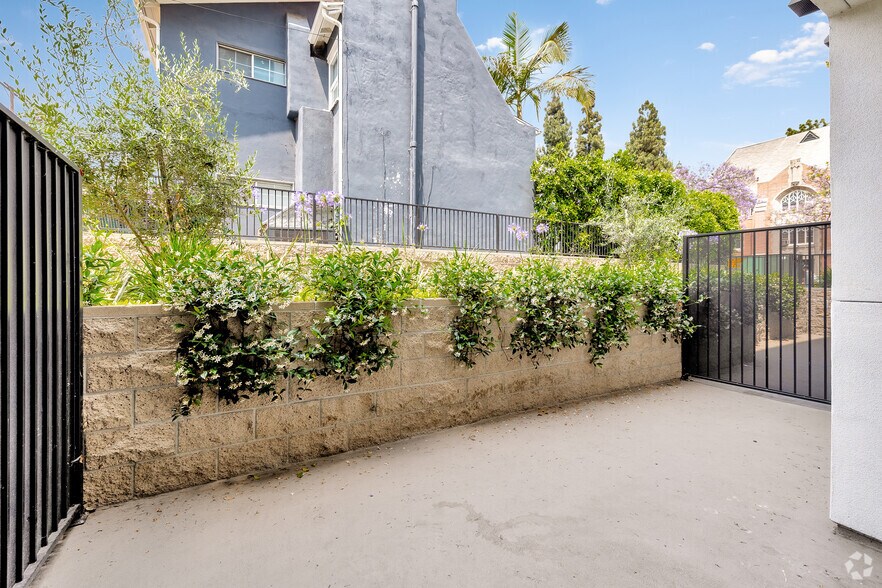 More Photos Of 1759 N Gower St, Los Angeles Apartments For Sale