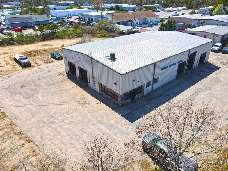 Primary Photo Of 606 MacArthur Blvd, Pocasset Industrial For Sale