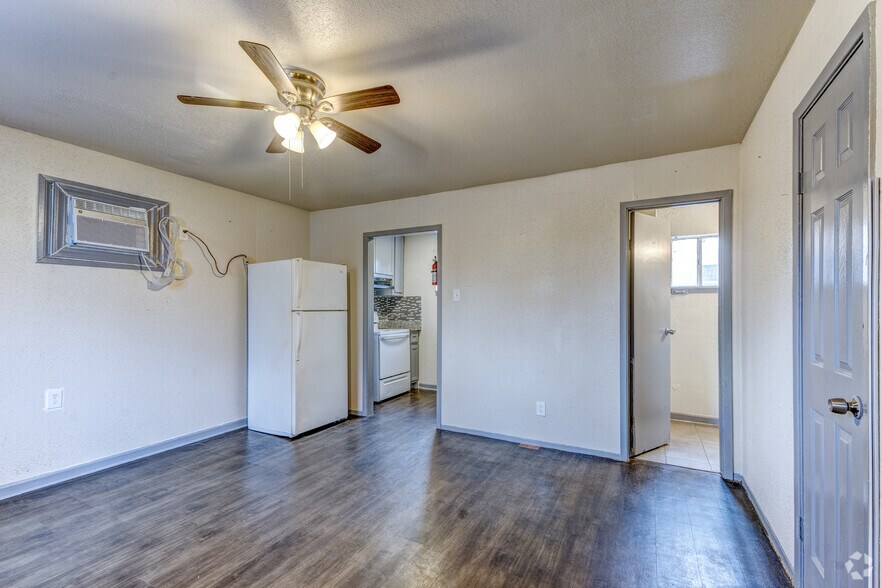 More Photos Of 1001-1007 Spooner St, Pasadena Apartments For Sale