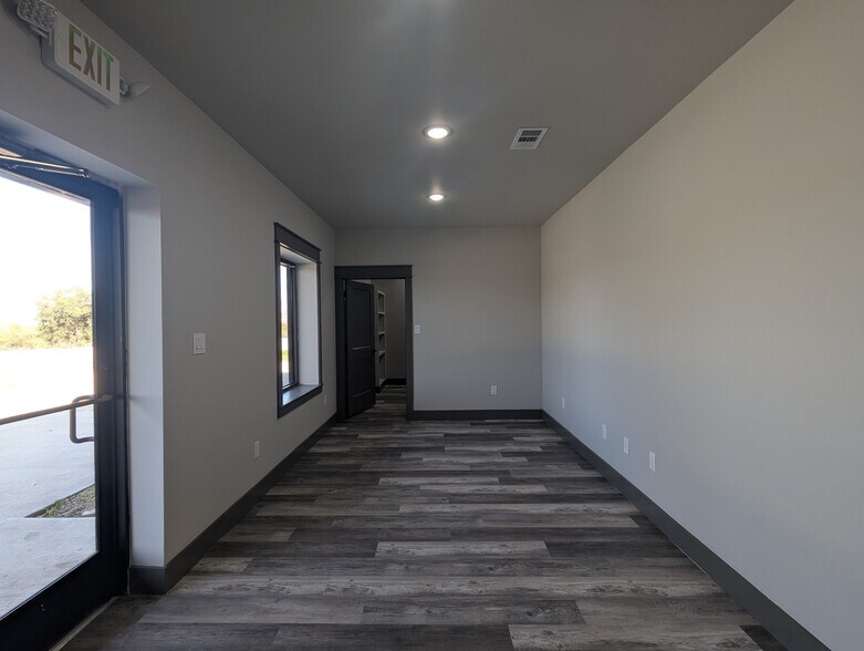 More Photos Of 7245 FM 1006 Rd, Orange Warehouse For Lease