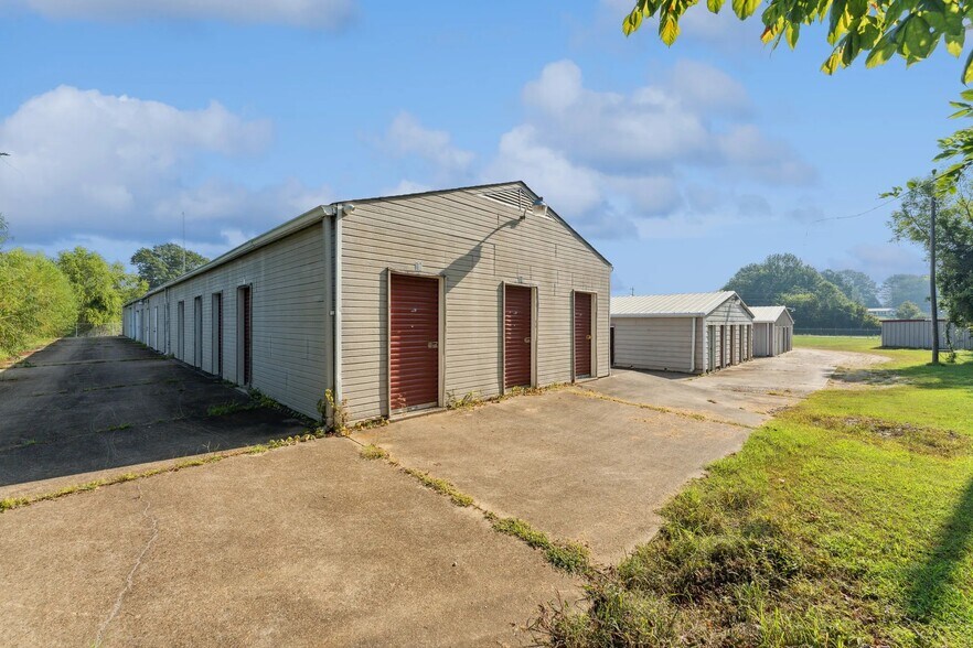 More Photos Of 675 N Jefferson St, Houston Self Storage For Sale