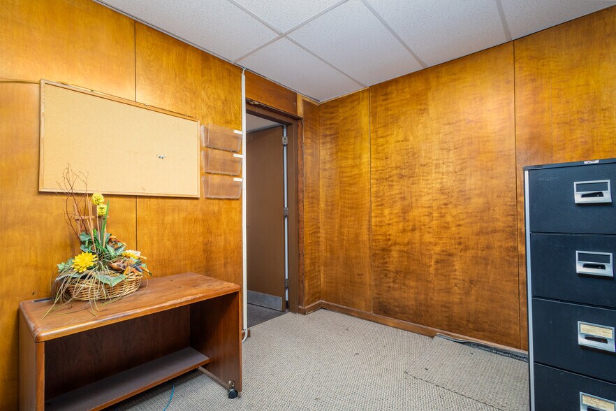 More Photos Of 100 N 4th St, Steubenville Office For Sale
