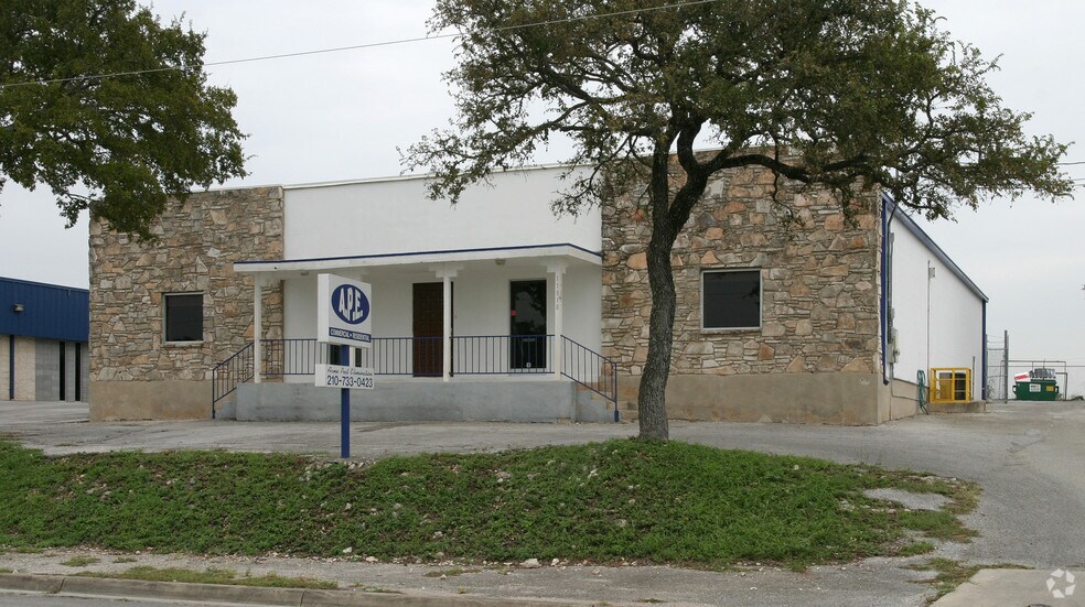 More Photos Of 11818 Warfield St, San Antonio Service For Lease