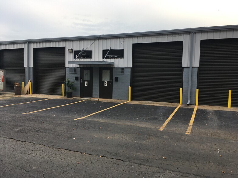 More Photos Of 3365-3367 W Hospital Ave, Chamblee Light Distribution For Lease
