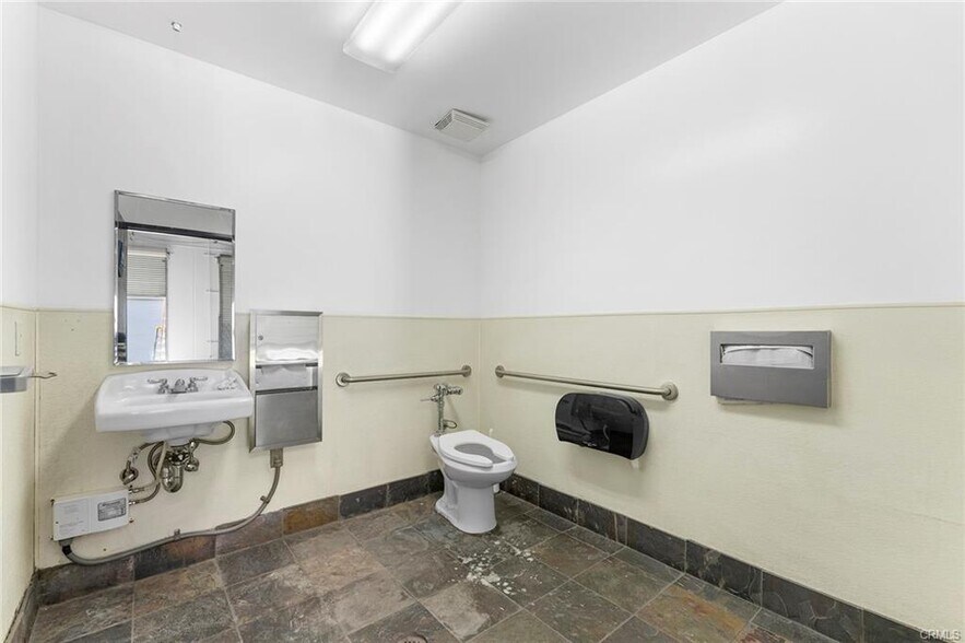 More Photos Of 15350 Fairfield Ranch Rd, Chino Hills Warehouse For Lease