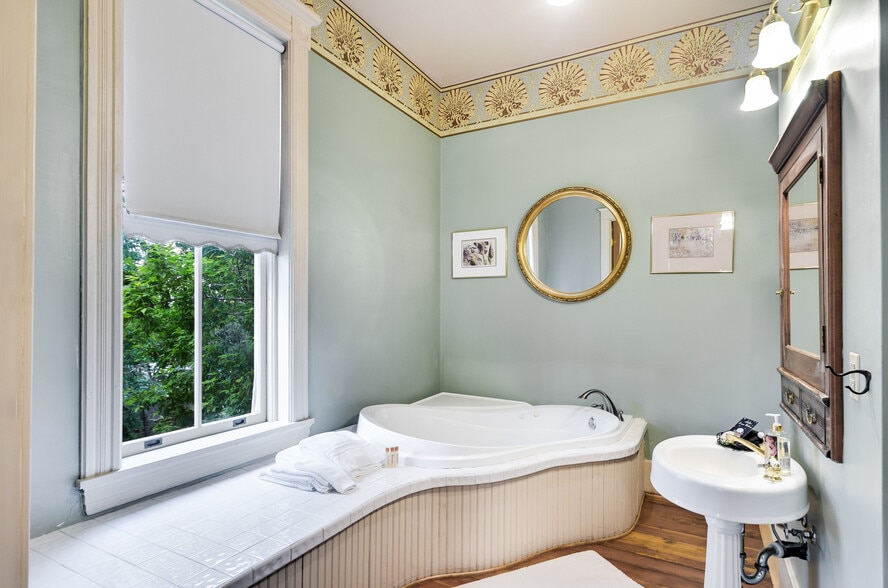 More Photos Of 2555 W 37th Ave, Denver Hospitality For Sale