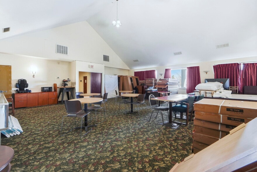More Photos Of 3527 W Coliseum Blvd, Fort Wayne Hotel For Sale