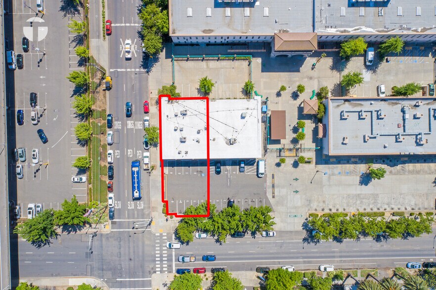 More Photos Of 2828 Q St, Sacramento General Retail For Lease