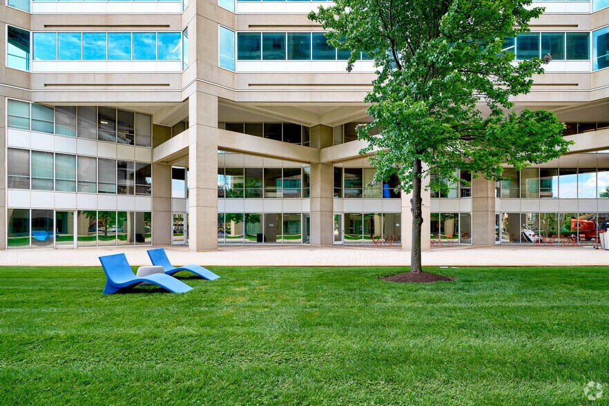 More Photos Of 6903 Rockledge Dr, Bethesda Unknown For Lease