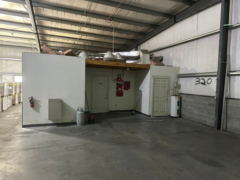 More Photos Of 1817 Greenleaf Ln, Leesburg Light Distribution For Lease