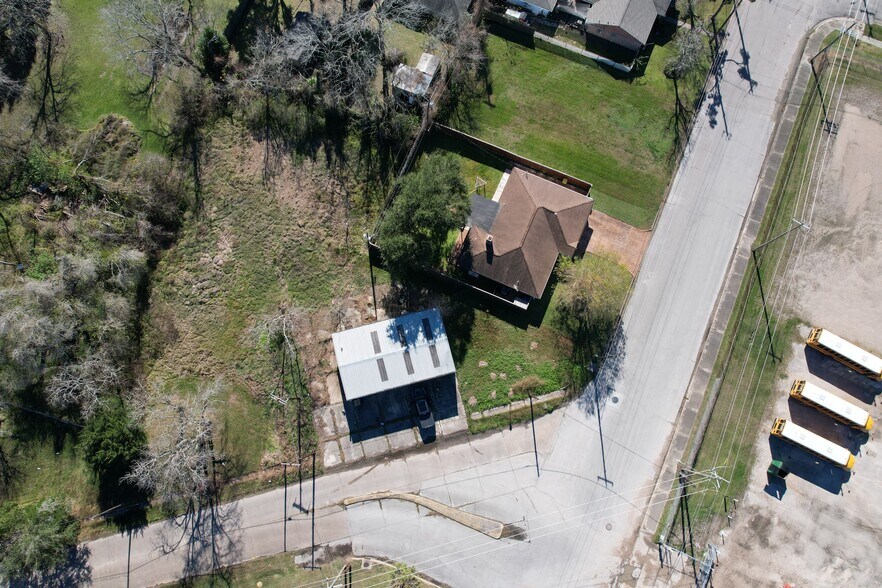 Primary Photo Of 1419 Ross St, La Marque Light Distribution For Sale
