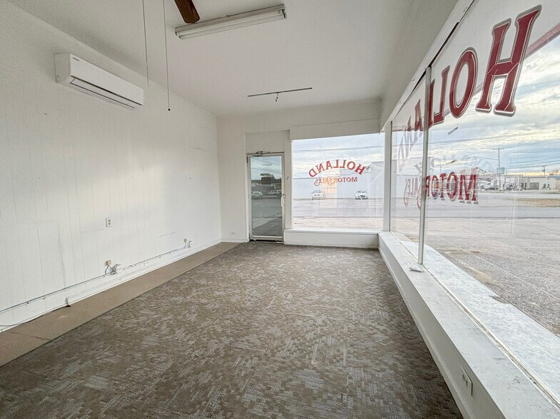 More Photos Of 507 S 12th St, Murray Flex For Sale