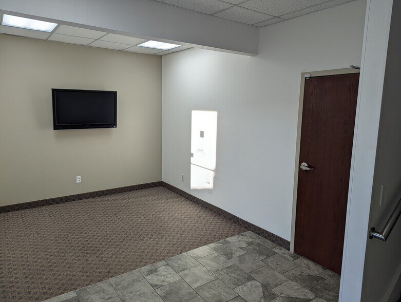 More Photos Of 332 E 3300 S, Salt Lake City Light Distribution For Lease