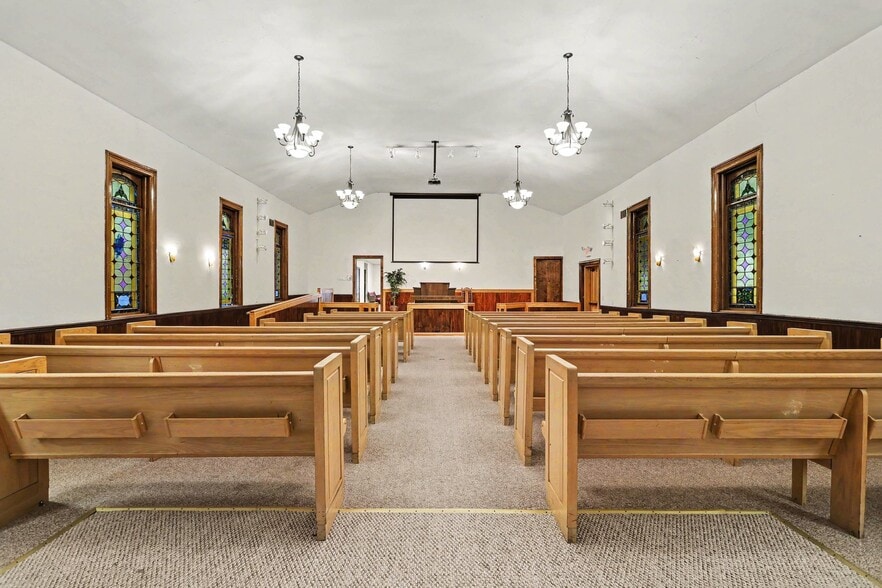 More Photos Of 9 W Shepard St, Hartford Religious Facility For Sale
