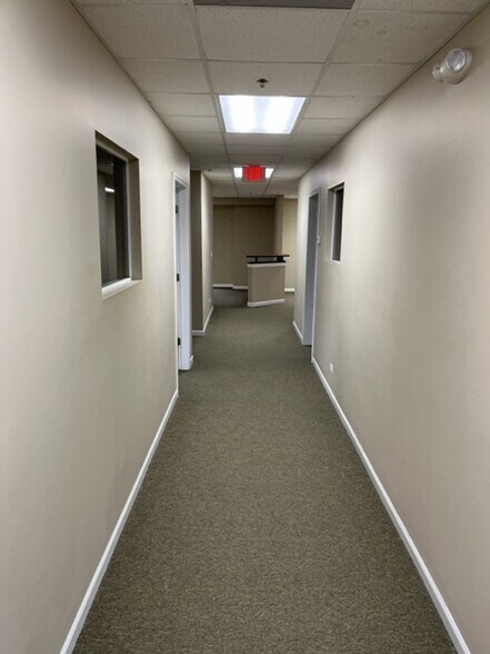 More Photos Of 3341 Hobson Rd, Woodridge Unknown For Lease