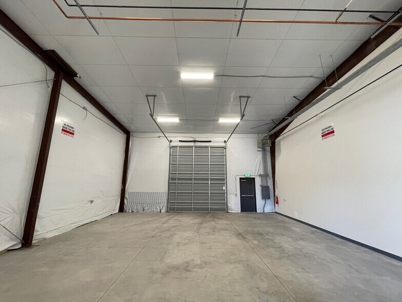 More Photos Of 4320 Barnes Rd, Colorado Springs Light Distribution For Lease