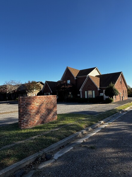 Primary Photo Of 123 Stateline Rd E, Southaven Office For Sale