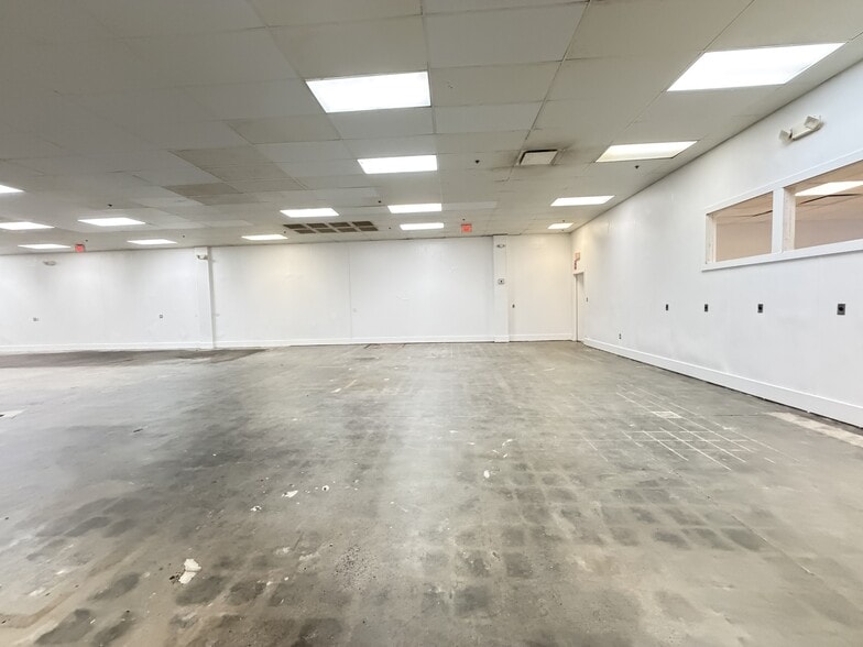 More Photos Of 4 Pin Oak Dr, Branford Research And Development For Lease