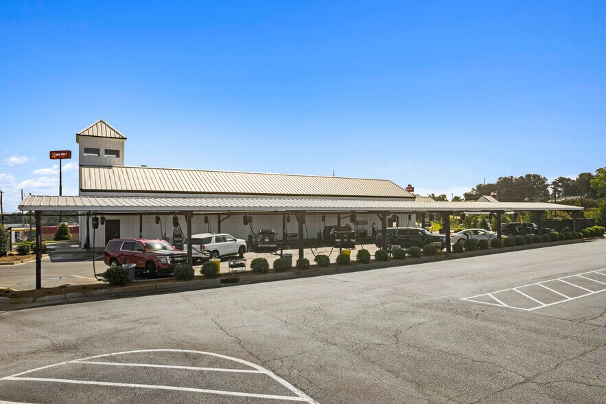 More Photos Of 126 N Lee St, Forsyth Carwash For Sale