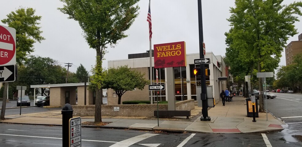 More Photos Of 415 E High St, Pottstown Storefront Retail Office For Lease