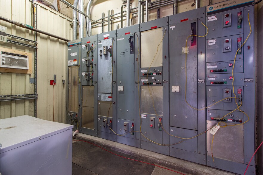 More Photos Of 310 Cypress Rd, Ocala Manufacturing For Sale