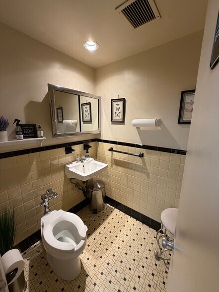 More Photos Of 93 Market Sq, Newington Office For Sale