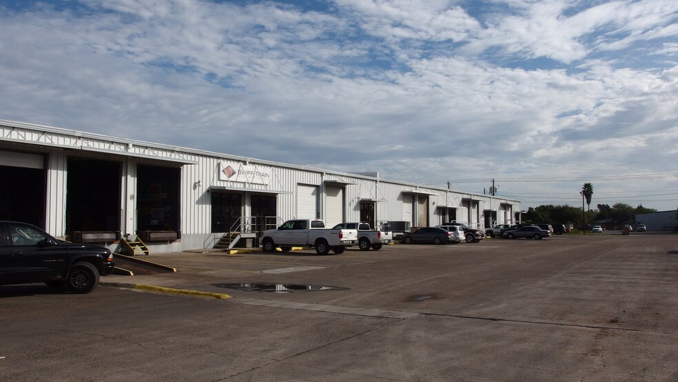 More Photos Of 405 N T St, Harlingen Unknown For Lease