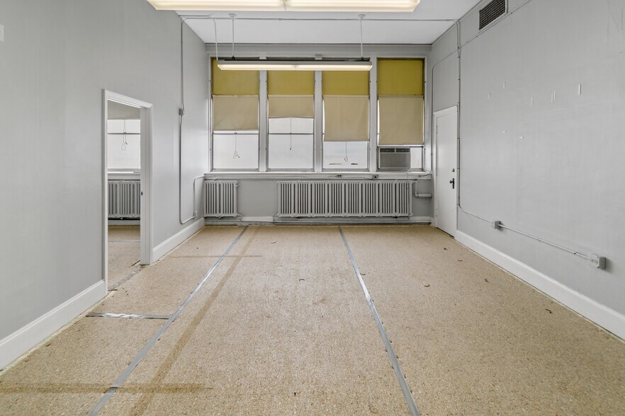 More Photos Of 100 McDonough St, Joliet Schools For Sale