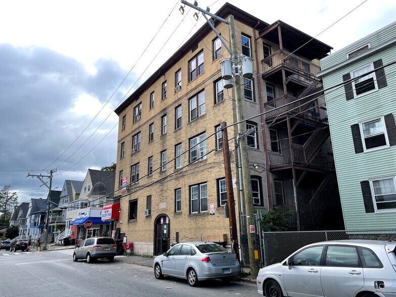 More Photos Of 174 Willow St, Waterbury Apartments For Sale