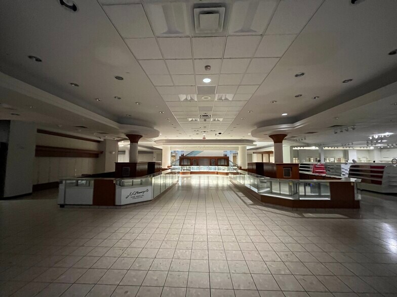 More Photos Of 200 Beaver Valley Mall, Monaca Freestanding For Lease