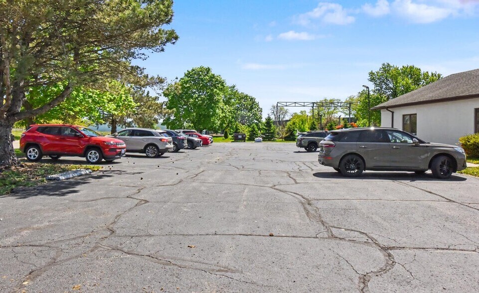 More Photos Of 1021 Proctor Dr, Elkhorn Office For Sale