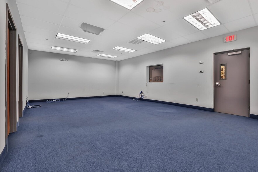More Photos Of 240-260 W Nyack Rd, West Nyack Warehouse For Lease