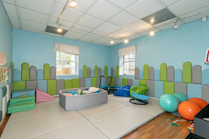 More Photos Of 550 N Country Rd, Saint James Office For Sale