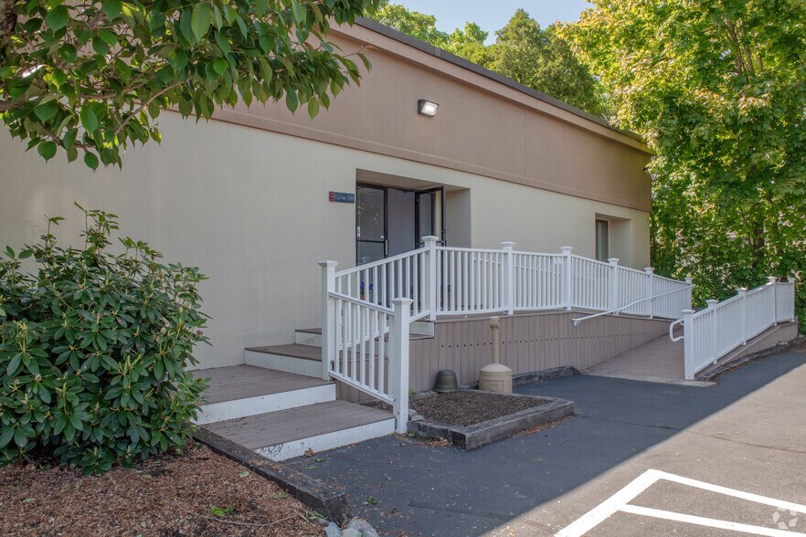 More Photos Of 970 Hope St, Bristol Medical For Lease