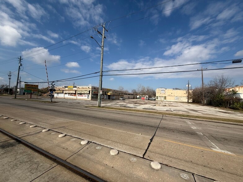 More Photos Of 5229 Griggs Rd, Houston Storefront For Sale