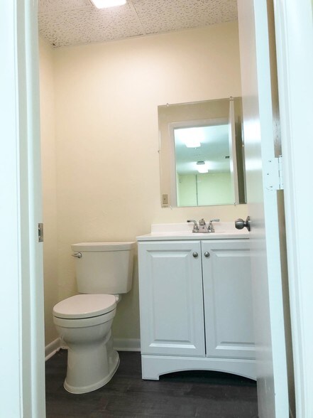 More Photos Of 27725 Old US Highway 41, Bonita Springs Office For Lease