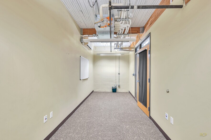 More Photos Of 75 NW Couch St, Portland Medical For Lease