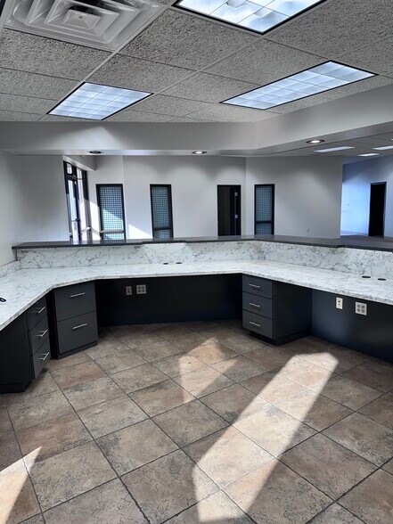 More Photos Of 4809 W Loop 289, Lubbock Warehouse For Lease