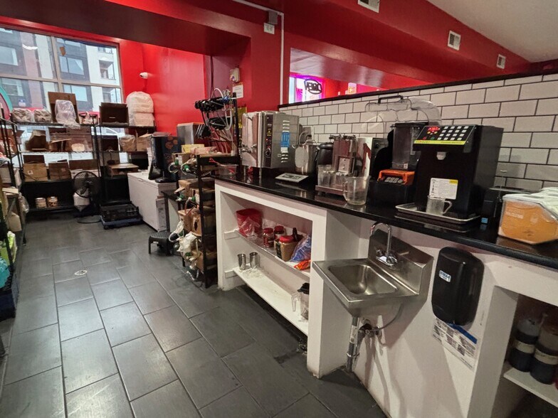 More Photos Of 1811-1819 W North Ave, Chicago Office For Lease