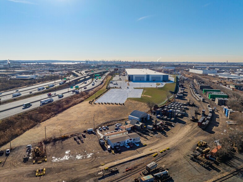 More Photos Of 105-161 Hyatt Ave, Newark Distribution For Lease