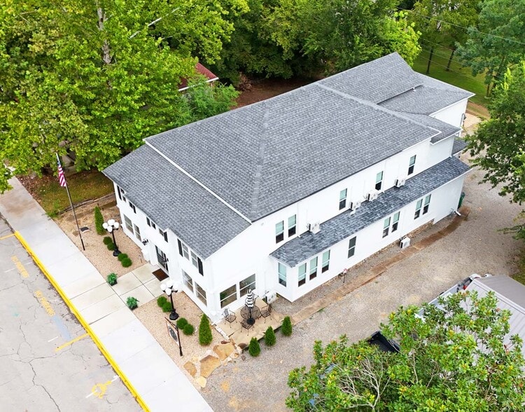 More Photos Of 110 Mc Lean Ave, Cotter Hotel For Sale