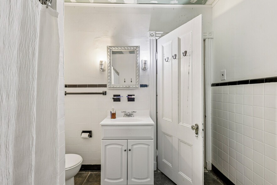 More Photos Of 43 E Main St, Stony Point Specialty For Sale