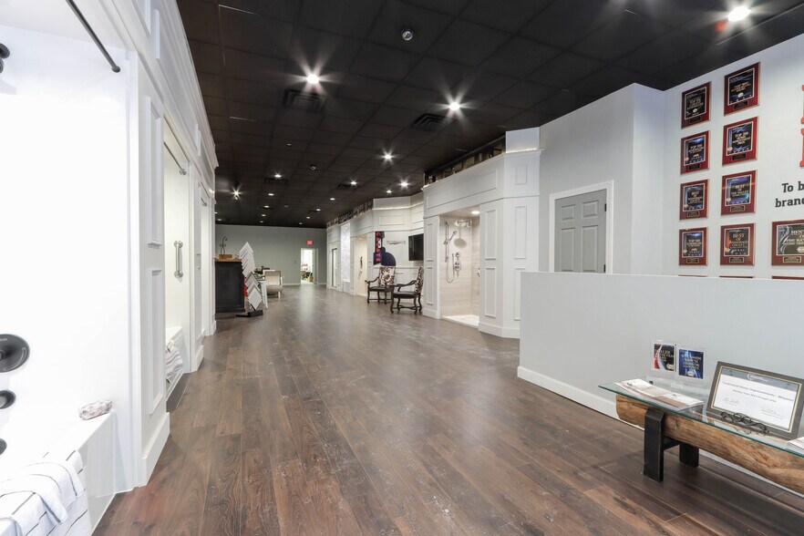More Photos Of 305 N 3rd St, Wausau Storefront Retail Residential For Lease