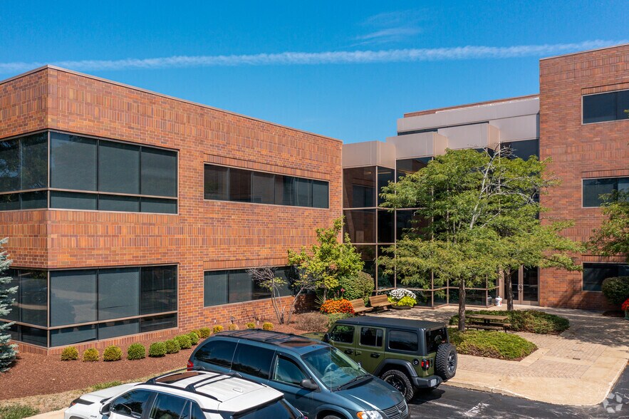 Primary Photo Of 30575 Bainbridge Rd, Solon Coworking Space