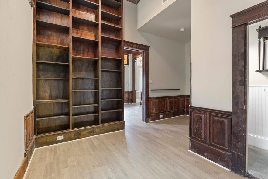 More Photos Of 2024 S Flores St, San Antonio Storefront Retail Residential For Sale