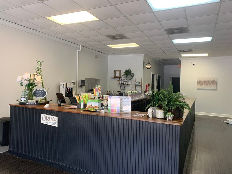 More Photos Of 13510-13520 Perkins Rd, Baton Rouge Storefront Retail Office For Lease